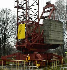 "Mario" nadzoruje akcj� z do�u.